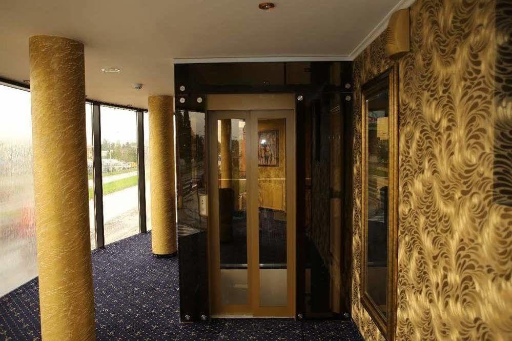 Hotel Kotva Bratislava Eksteriør bilde